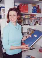 Gabrielle Drake con un copione originale - Gabrielle with an original UFO script